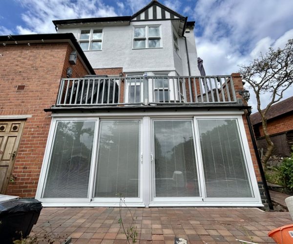 Aluminium sliding patio doors with integrated blinds